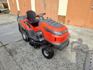 Traktůrek Husqvarna TC 215 T
