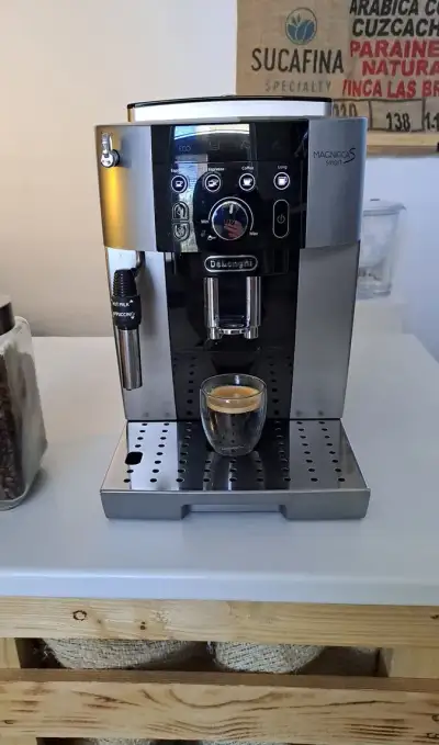 Automatický kávovar Delonghi Magnifica S Smart