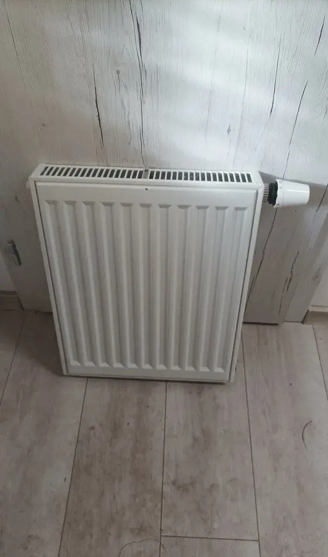 Radiátor malý, pravý spodní vývod