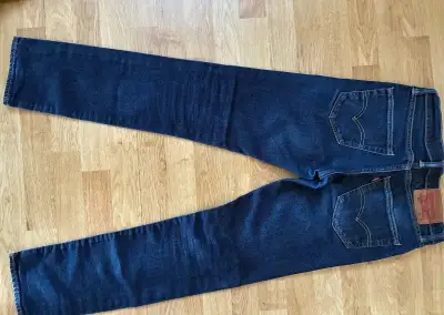 Jeansy Levis