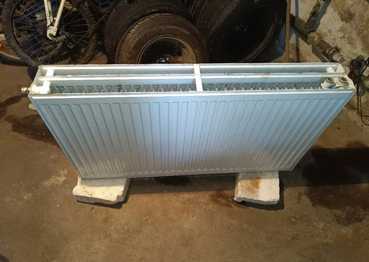 Radiátor Korado Radik VK 33, 600 × 1100 mm, spodní připojení