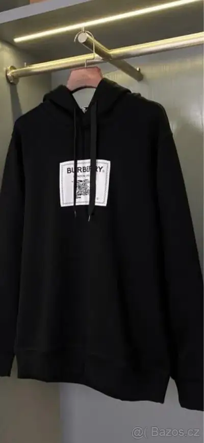 Černá mikina Burberry s nášivkou - vel. M (jako nová)