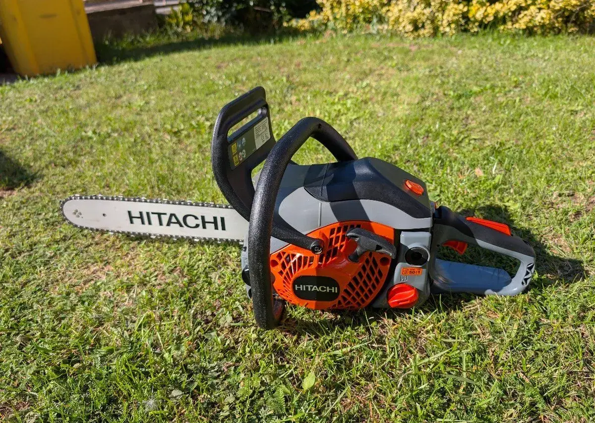 Motorová pila Hitachi CS 33EB 32cm3