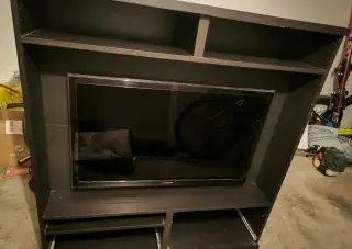 Tmavou TV stěnu + 40" TV Samsung (lze i zvlášť)
