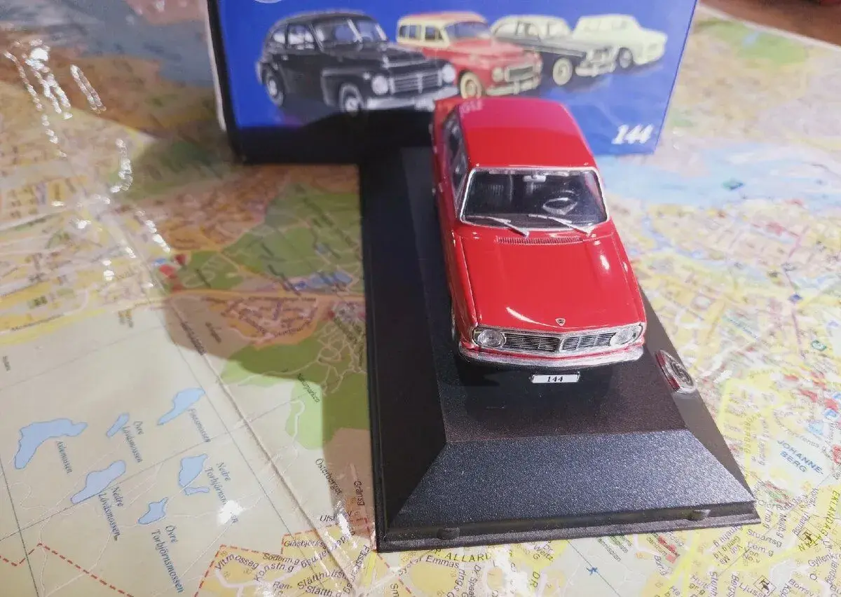 Volvo 144 1:43