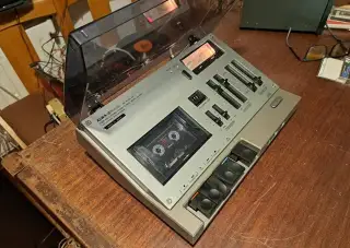 Kazetový magnetofon Aiwa AD-1250 krásný design, plně funkční