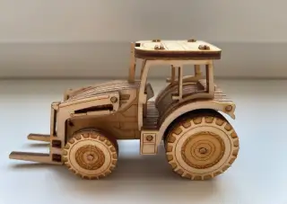 Nový dřevěný model Zetor Proxima