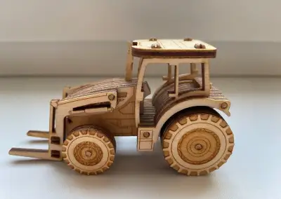 Nový dřevěný model Zetor Proxima