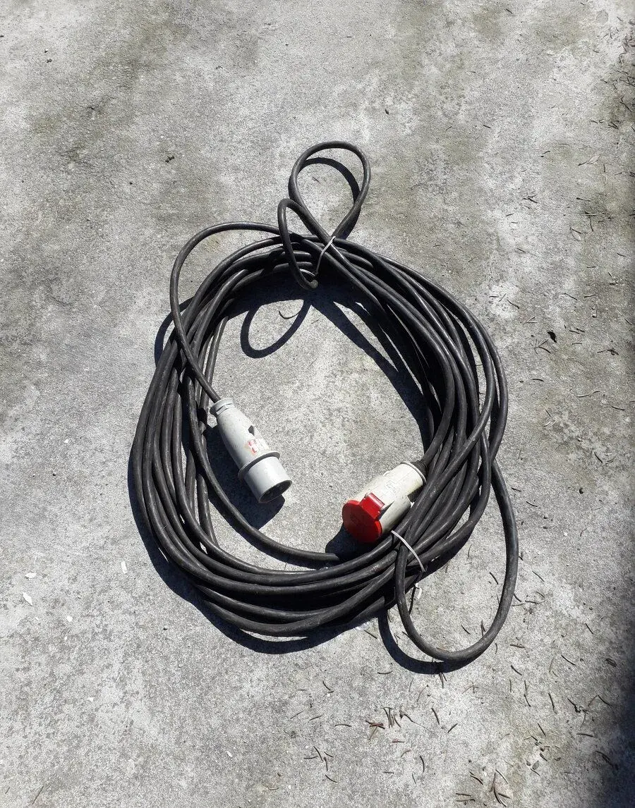 PRODLUŽOVACÍ KABEL 380V