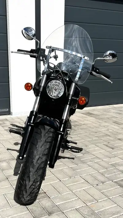 Černý Indian Scout, téměř nejetý stroj - TOP.