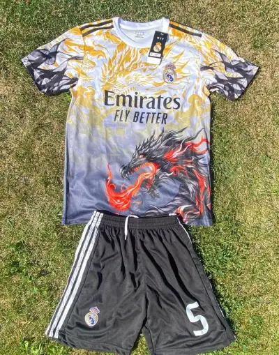 Nový, ještě s visačkou, fotbalový set Real Madrid.