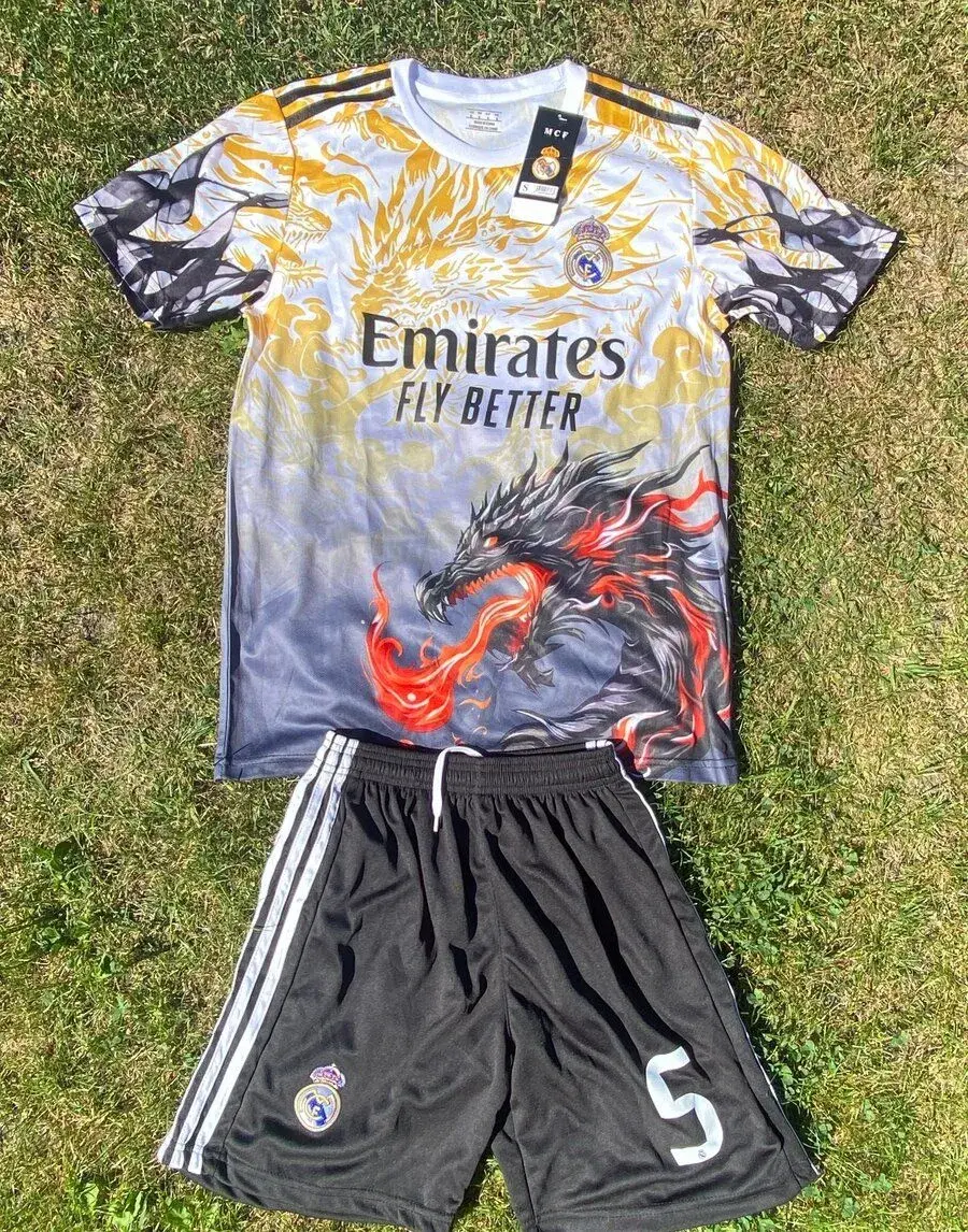 Nový, ještě s visačkou, fotbalový set Real Madrid.