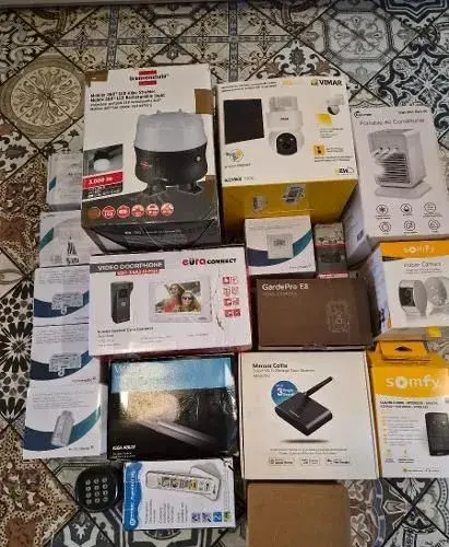 Různá elektronika.