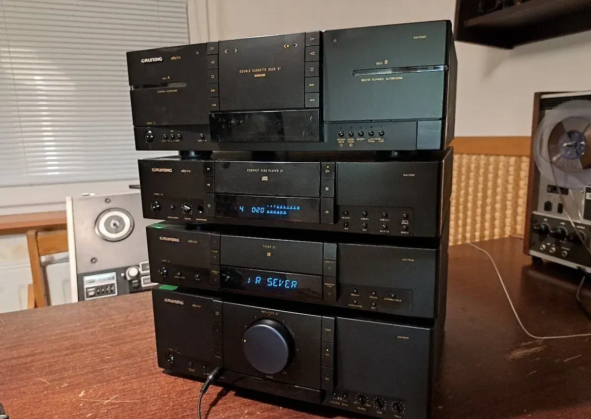 Hi-Fi věž Grundig CityLine - řada 21, plně funkční