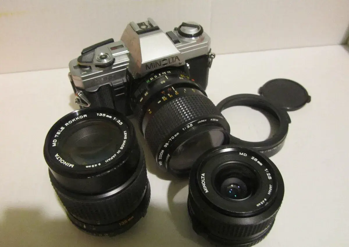 Minolta X-300 + objektivy