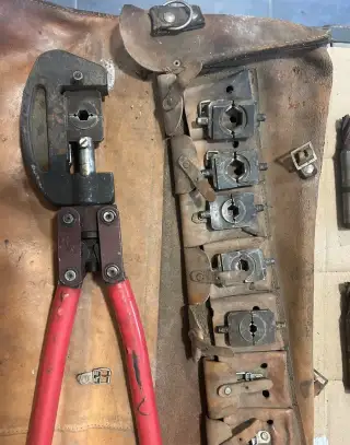 🔧 Lisovací kleště s výměnnými čelistmi – kompletní sada