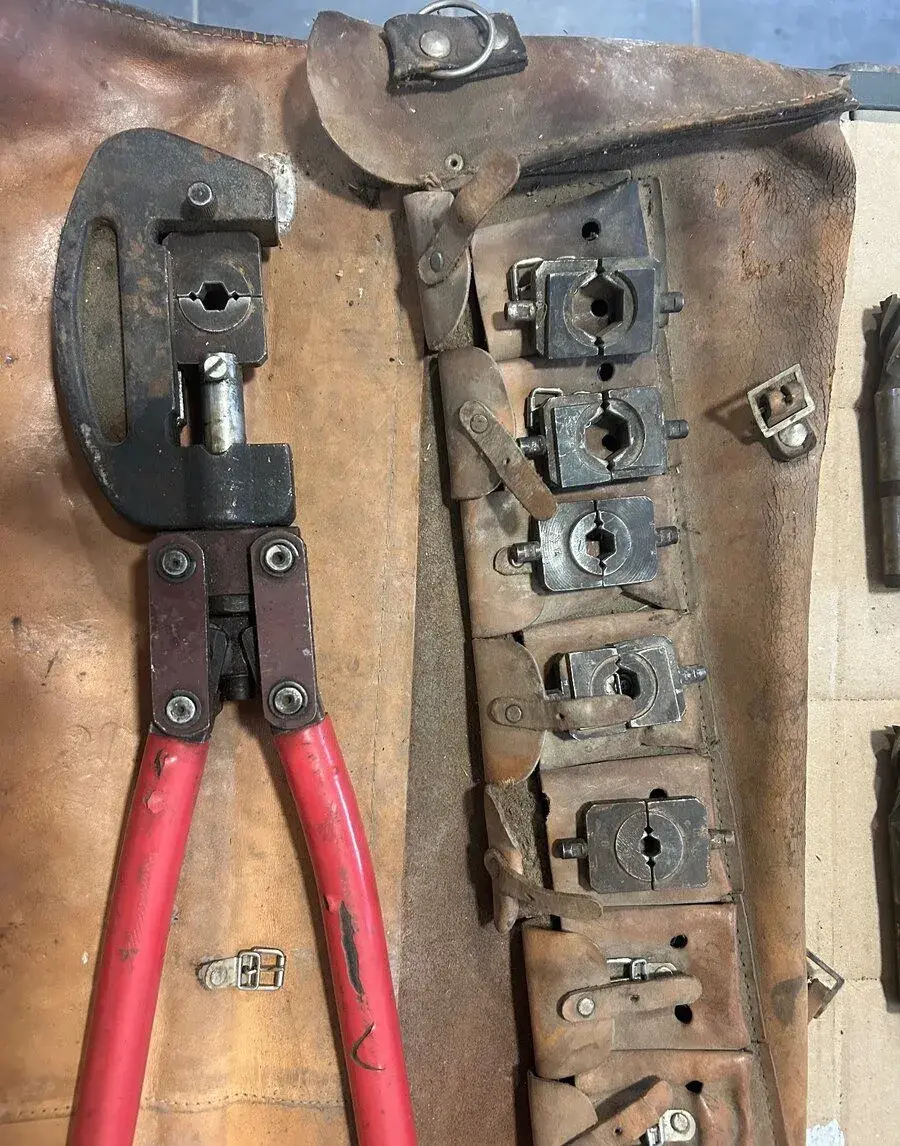 🔧 Lisovací kleště s výměnnými čelistmi – kompletní sada