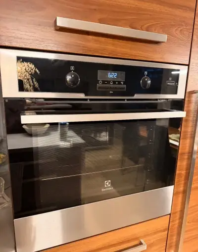 Electrolux EOC5654AAX – na opravu nebo ND