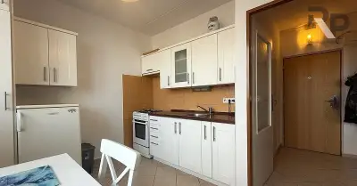 Pronájem zařízeného bytu 1+1 s balkonem v Jihlavě, ul. Smrče