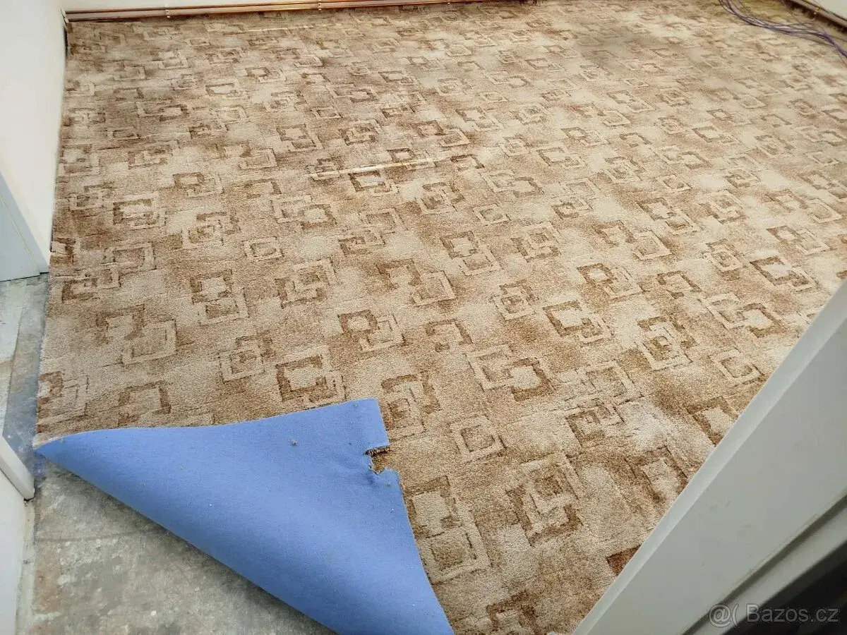 Zátěžový koberec s filcem 380 x 515 cm