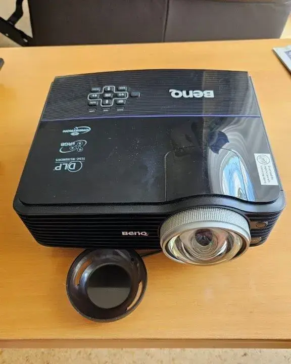 projektor BenQ MP772 ST