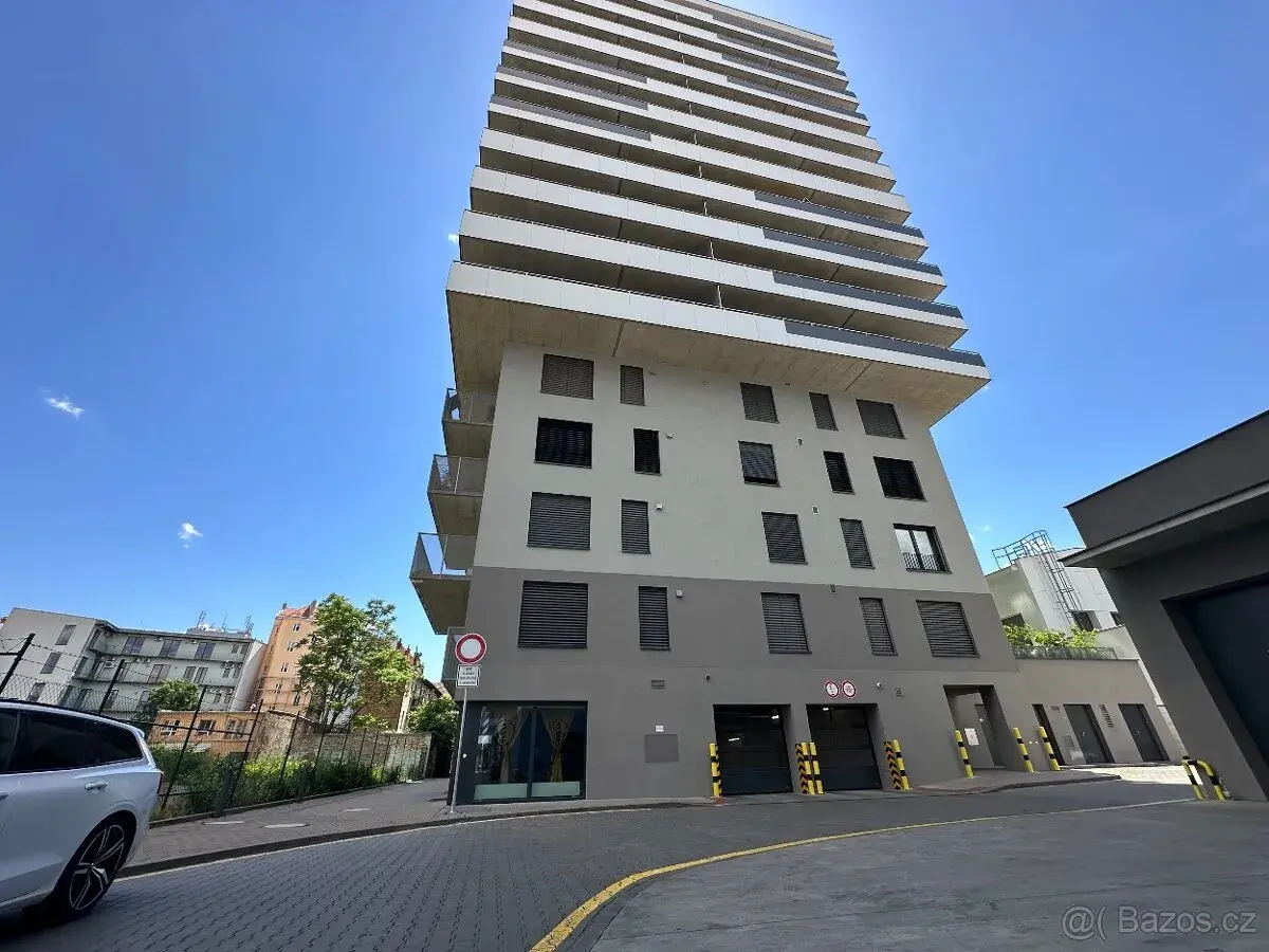 Ponávka Tower parkovani