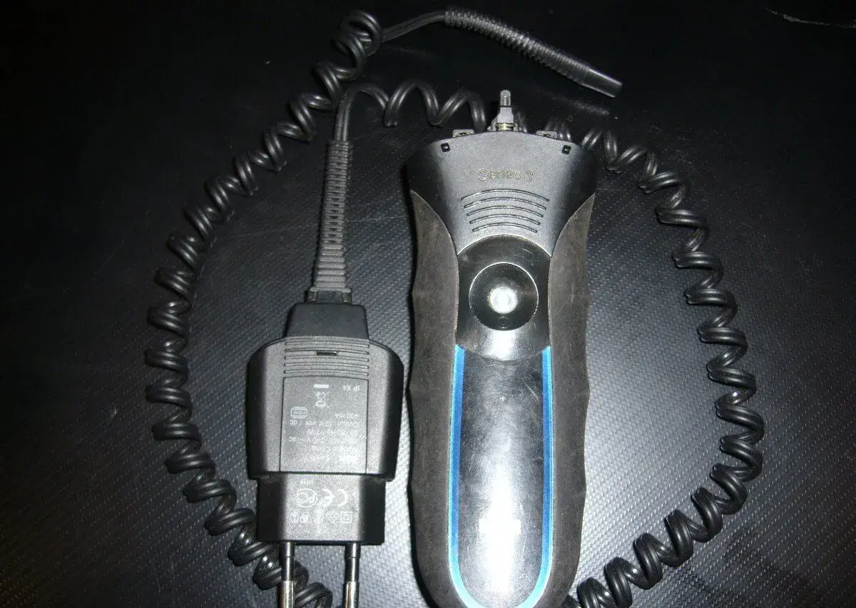 HOLÍCÍ STROJEK BRAUN 330 S-4