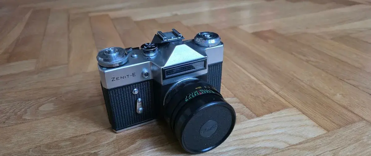 Set Zenit-E + kultovní Helios-44-2 (1976) + pouzdro