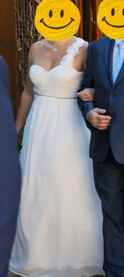 Svatební šaty