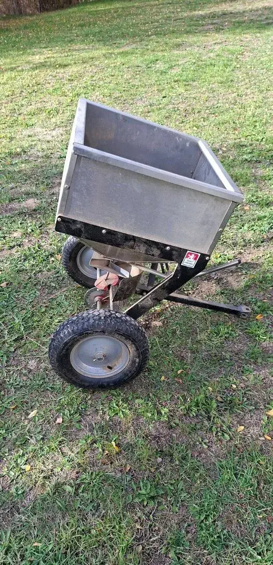 RV 200 - rozmetadlo za traktor