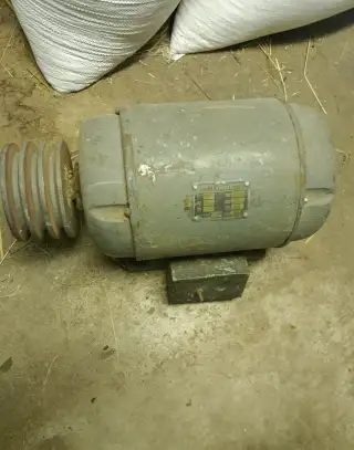 Motor 3 Kw otáček 2800 min Voltů 220/380