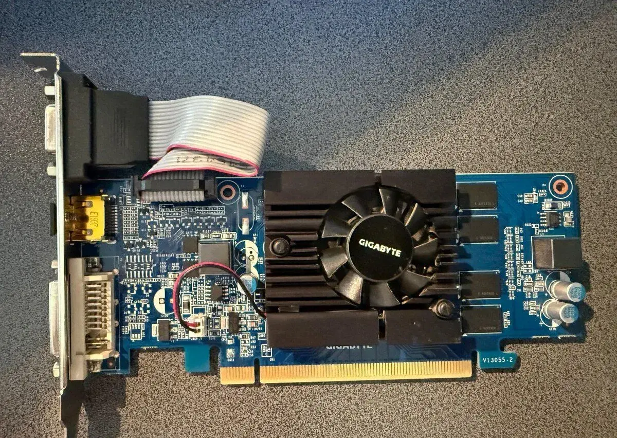 Grafická karta Gigabyte GeForce 210 1GB (HDMI, DVI, VGA)