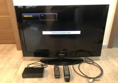 Televize Samsung LE32D400 LCD a set top box Evolveo Omega T2
