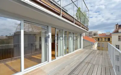 Velkorysý pronájem bytu 4+kk, 203 m² s krbem a terasou, Laub