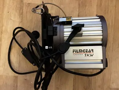 Filmgear Fresnel 1000W Studio + náhradní žárovka
