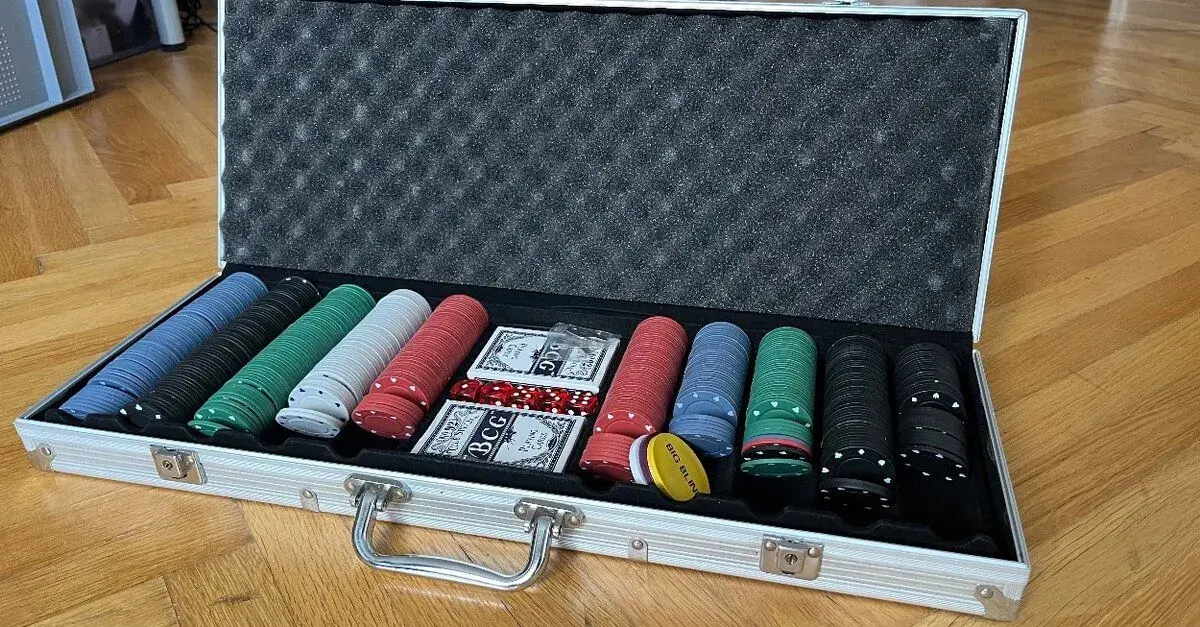 Pokerový kufr 500 žetonů – jako nový (použitý 2x)