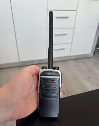 Hytera PD605 VHF 136 - 174MHz + nabíječka + prog. kabel + SW