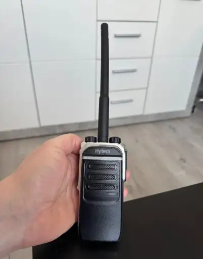 Hytera PD605 VHF 136 - 174MHz + nabíječka + prog. kabel + SW