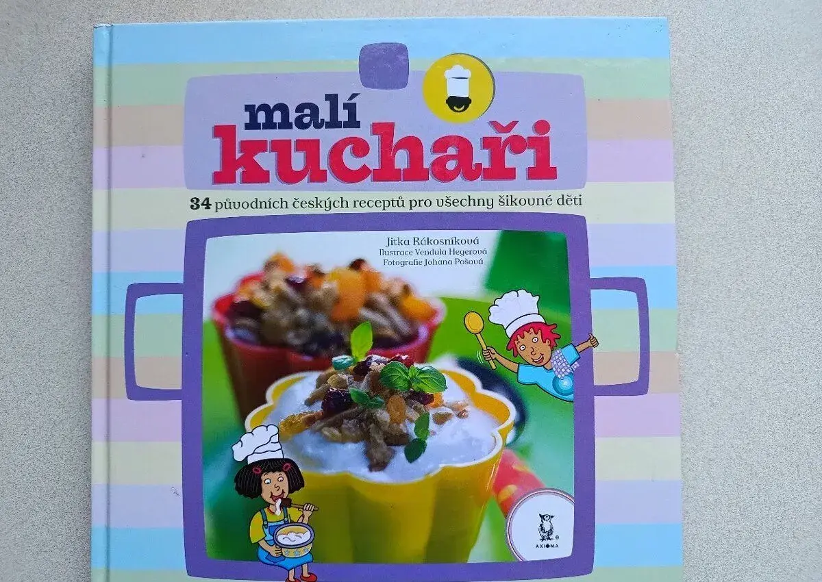 Dětská kuchařka Malí kuchaři - nepoužívaná.