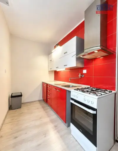 Pronájem bytu 3+1 60 m² s balkónem, ulice Větrná - České Bud