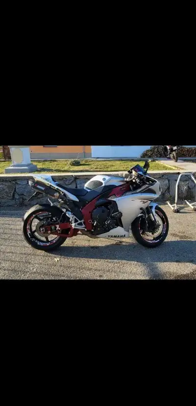 YAMAHA R1 BIG BANG 2009