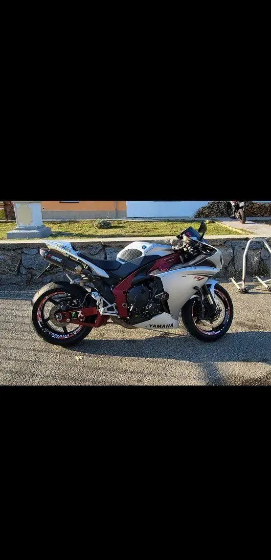 YAMAHA R1 BIG BANG 2009