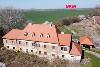 Nemovitost – 983 m², pozemek 7857 m²