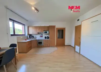 Pronájem bytu 1+kk, 40 m2, ul. Pod Klamovkou, Praha 5