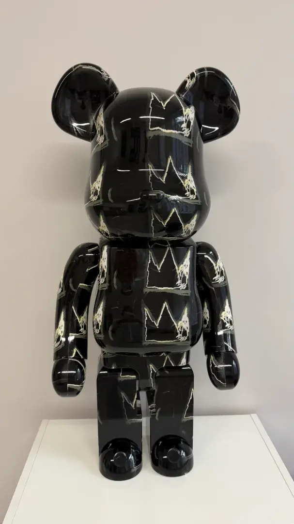Prodám dvě stylové designové sochy medvědů ve stylu Bearbrick.
