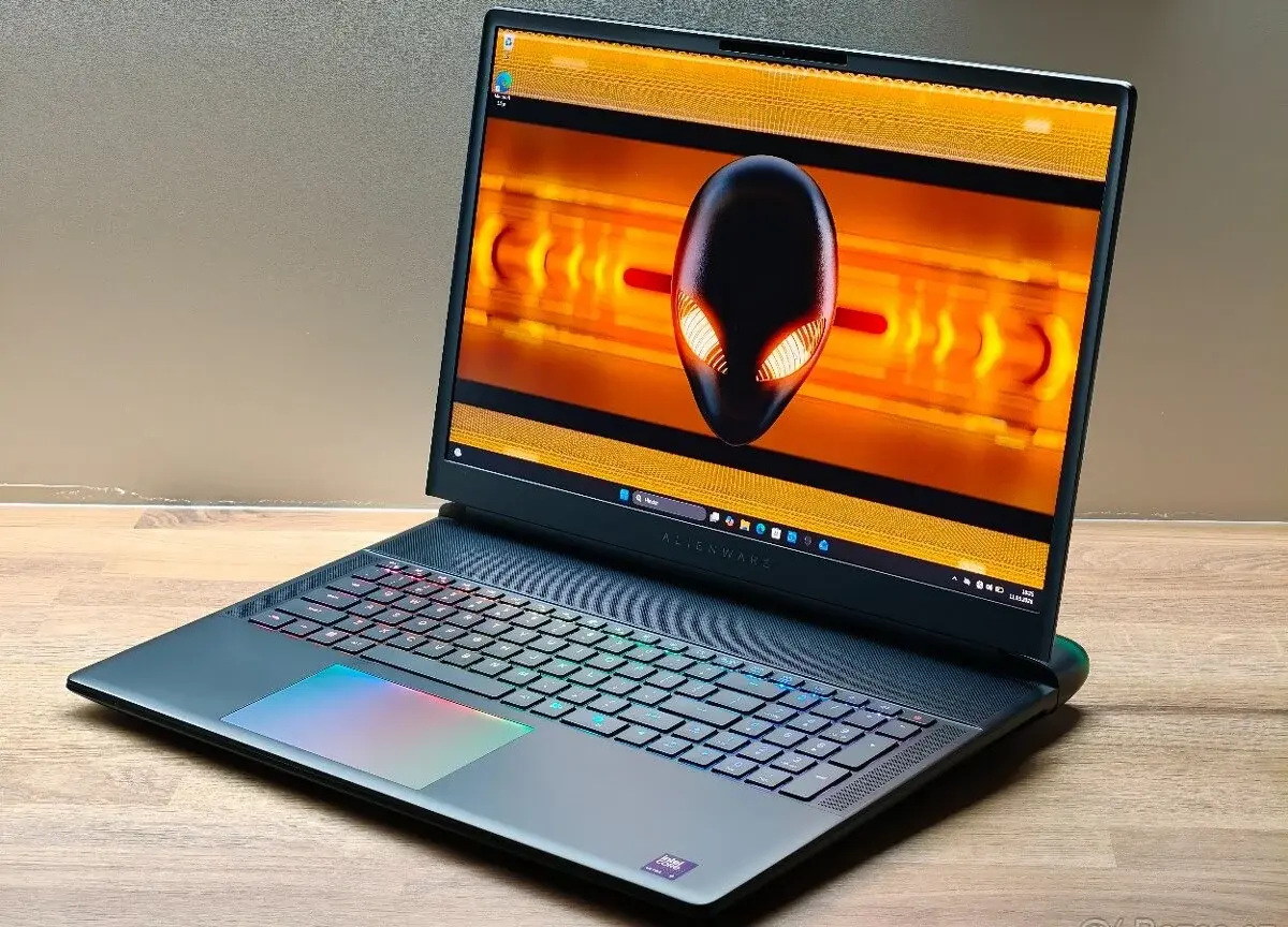 18"_300HZ_ALIENWARE 18 AREA-51_U9-275HX_32GB_RTX 5080 16GB